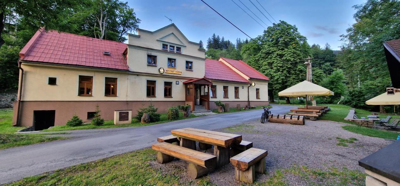 Hostinec U Reky Hotel Ostravice Exterior foto